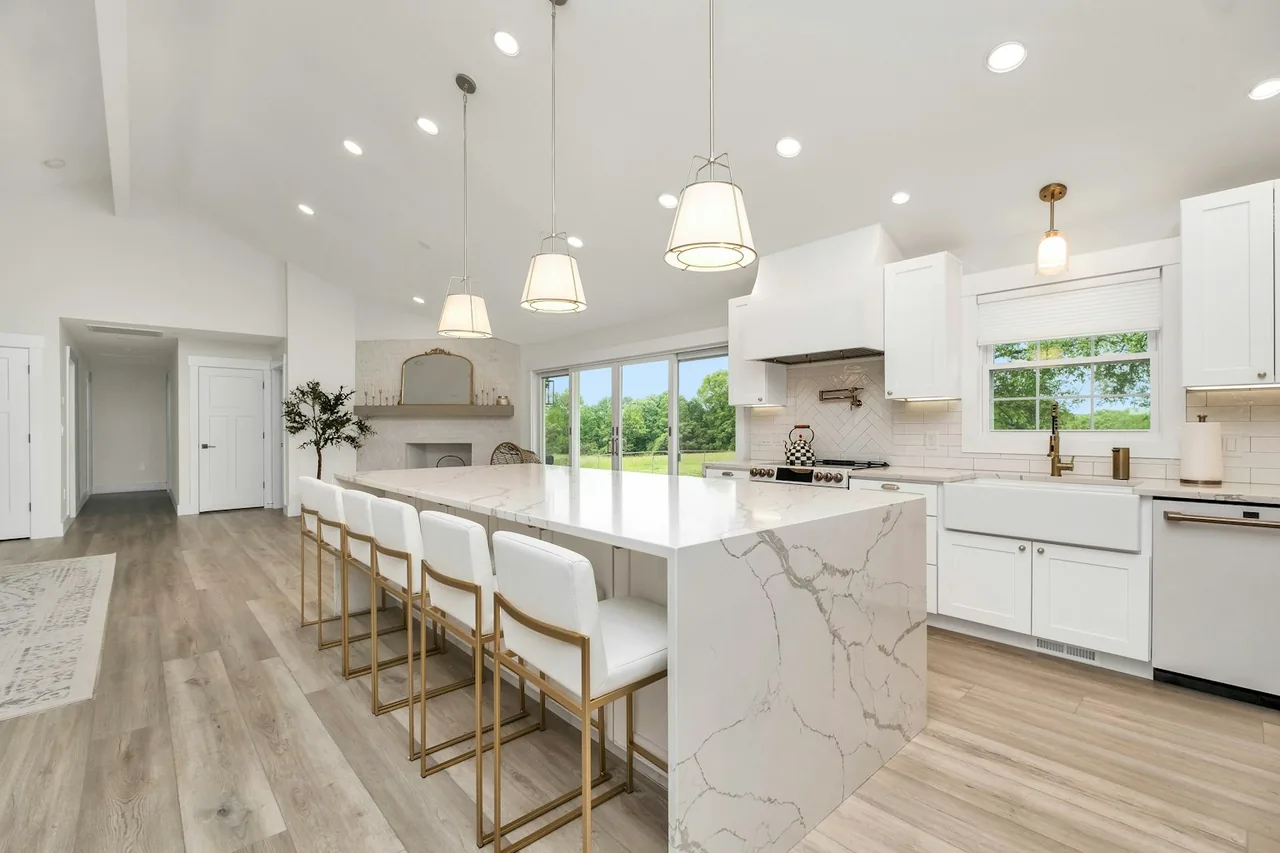Countertops material and finish detail
